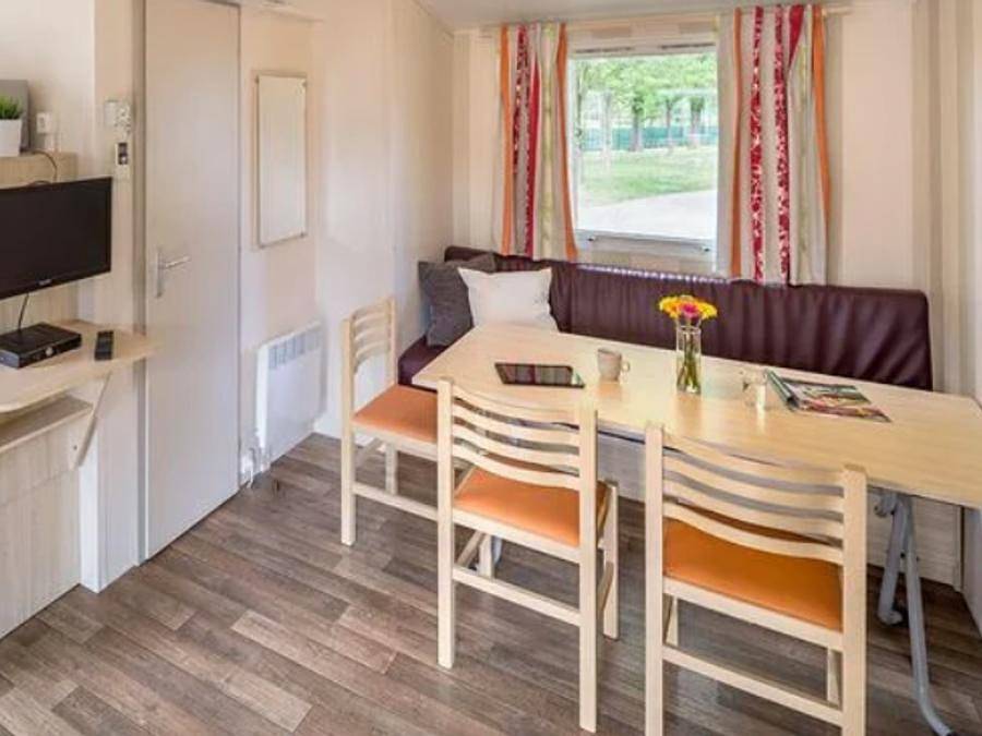 Camping Marvilla Parks Friese Meren - Stacaravan 7 personen - Comfort Plus 3 slaapkamers Lounge in IJsselmeer