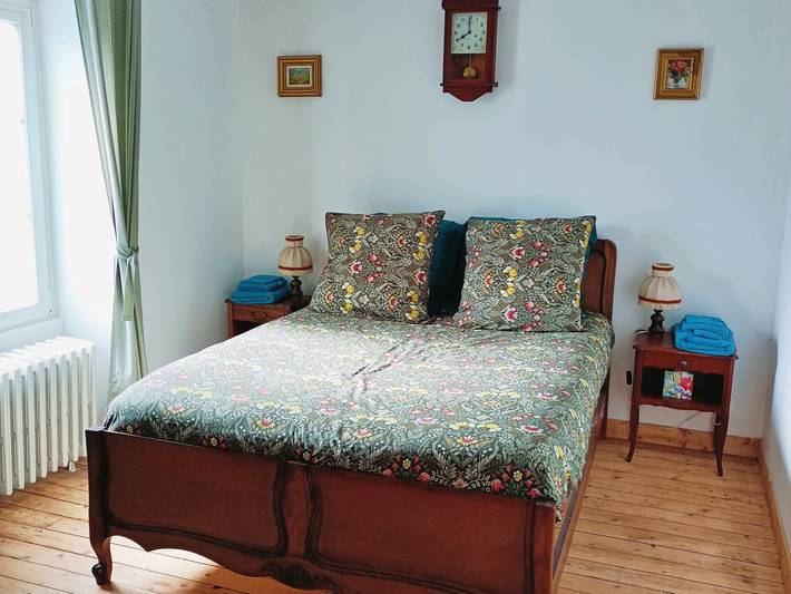 Gîte pour 8 personnes, avec jardin et terrasse, animaux acceptés dans Sainte-Suzanne-et-Chammes - 3