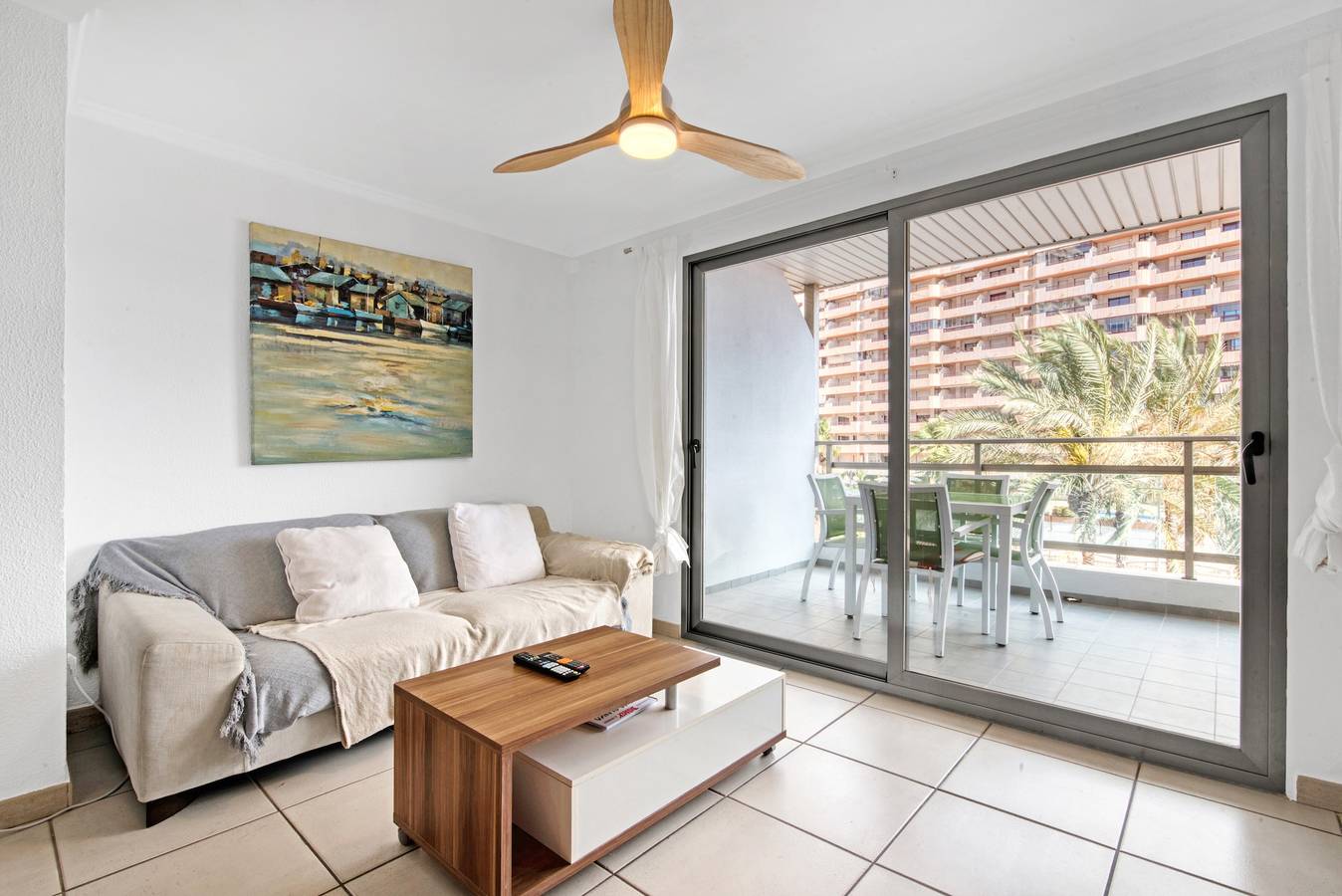 Ganze Wohnung, Ferienwohnung Luisa mit Meerblick, Gemeinschaftspool, Terrasse und Wlan in Platja del Cantal Roig (Calpe), Calpe