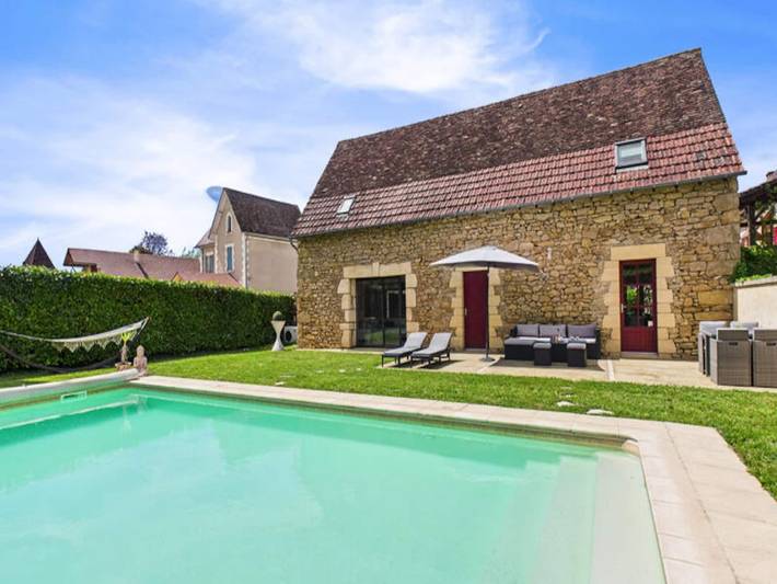 Location de vacances pour 6 personnes, avec piscine et jardin à Saint-Julien-de-Lampon