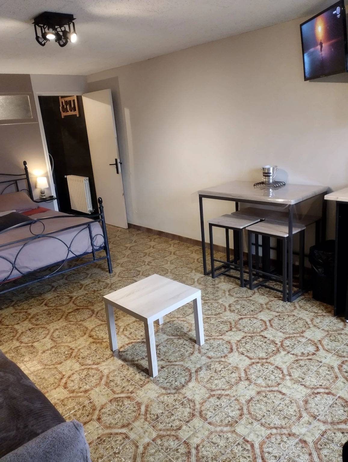 Studio entier, Charmant studio à Aubusson avec terrasse 35 m² in Aubusson, Région d'Aubussargues