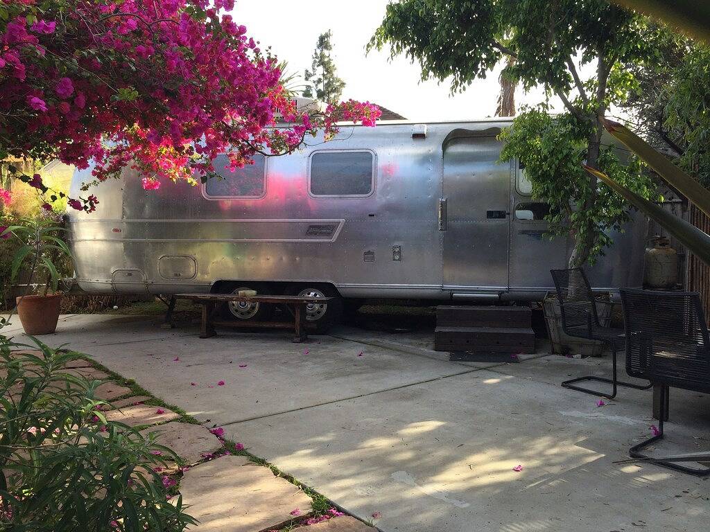 Airstream Hinterhof private Glamping Mar Vista Oase Gated Hof Außendusche in Los Angeles, Los Angeles County
