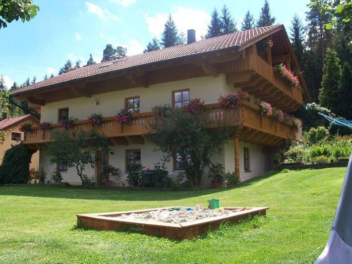 Ferienwohnung für 5 Personen, mit Garten und Terrasse, mit Haustier in Arrach