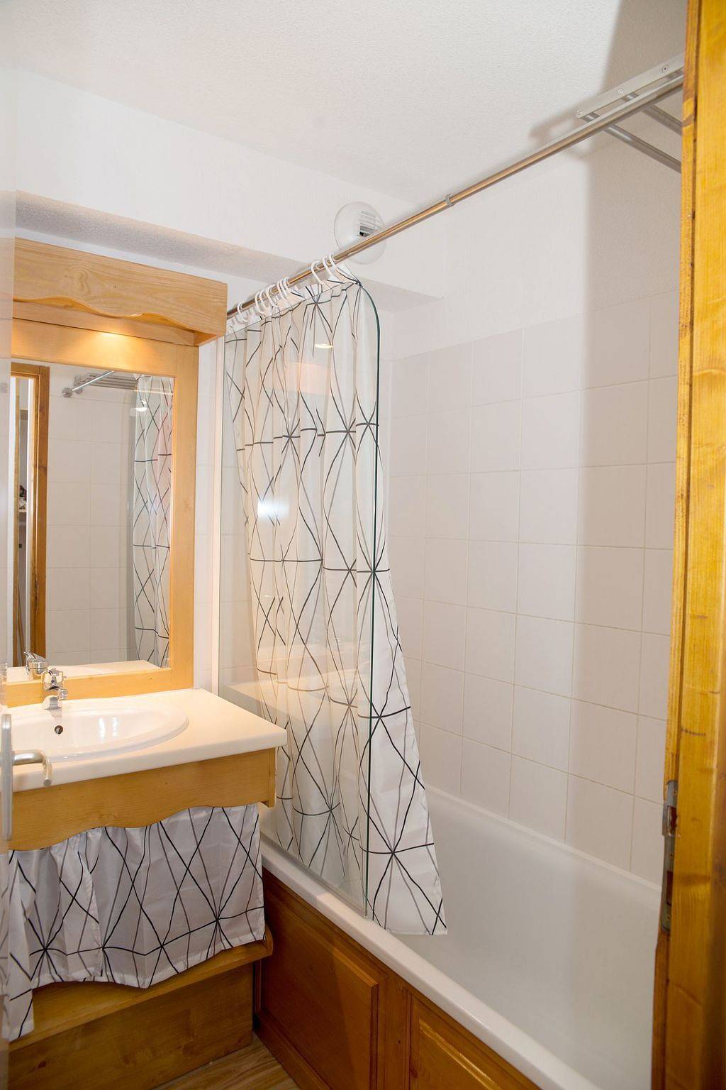 Appartement entier, Wohnung direkt an der Piste, Schwimmbad, Sauna in Puy-Saint-Vincent, Parc national des Écrins