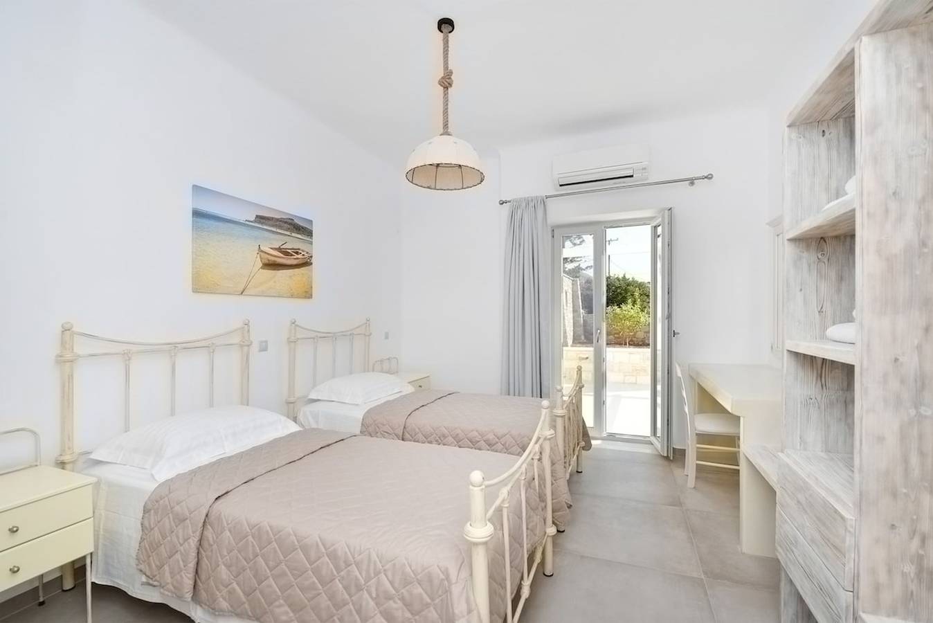 Happy  2-Bedroom sea view House, pool/jacuzzi! in Paros