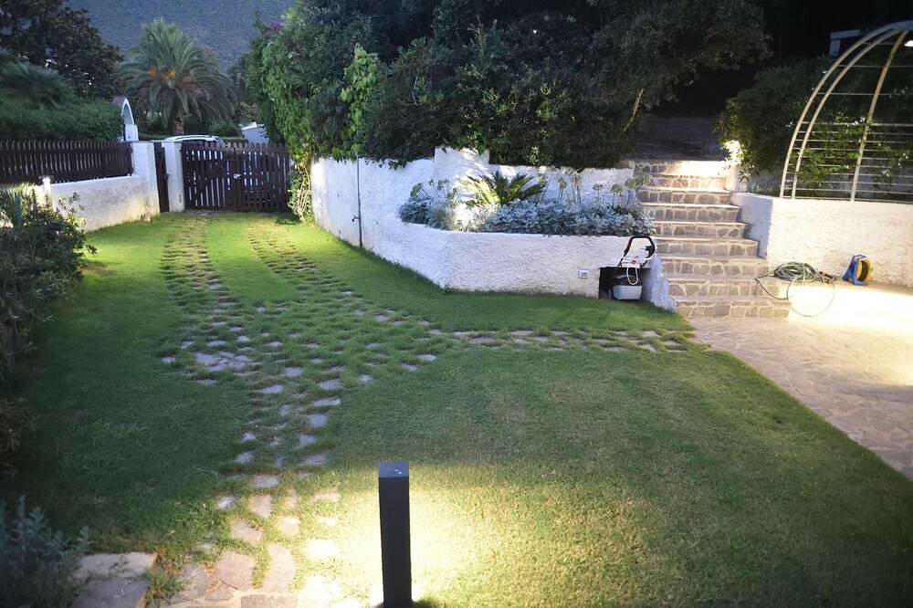 Villa at the \"Mountain - Sea - Lake\" in Torre Paola Sabaudia in Sabaudia, Agro Pontino