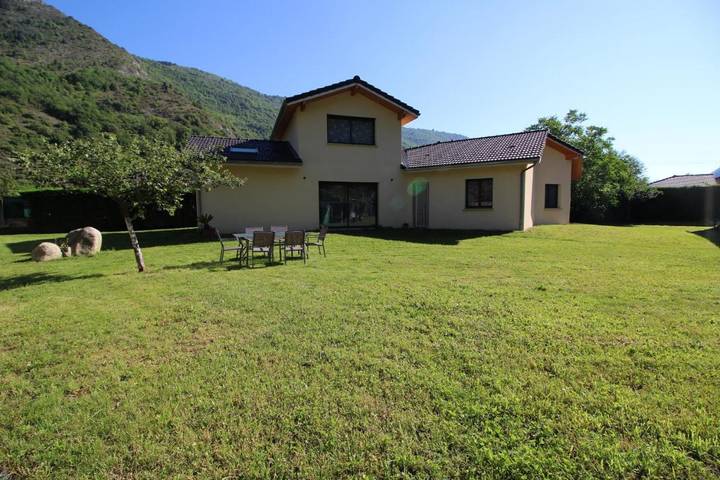 Location de vacances pour 7 personnes, avec Terrasse ainsi que Jardin et Vue à Vicdessos (homonymie)