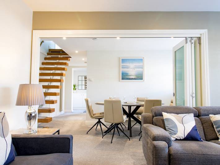 The Bar & Bubbles Retreat - Hot Tub & Games Room! | Pass the Keys in Hastings, Sussex Oriental