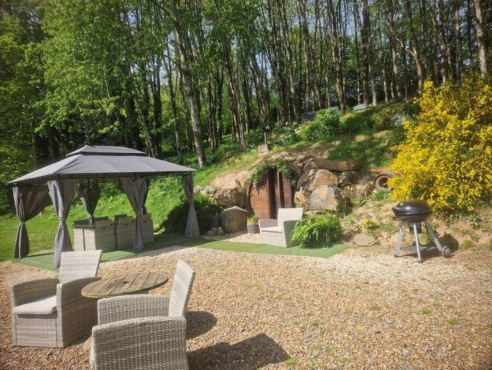Location de vacances pour 6 personnes, avec piscine et terrasse ainsi que vue sur le lac et vue dans Landisacq