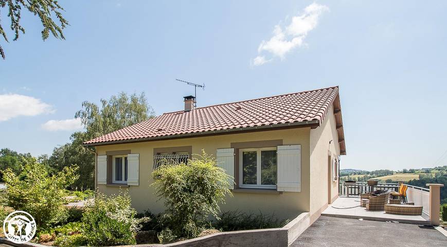 Gîte pour 4 personnes, avec terrasse à Aydat
