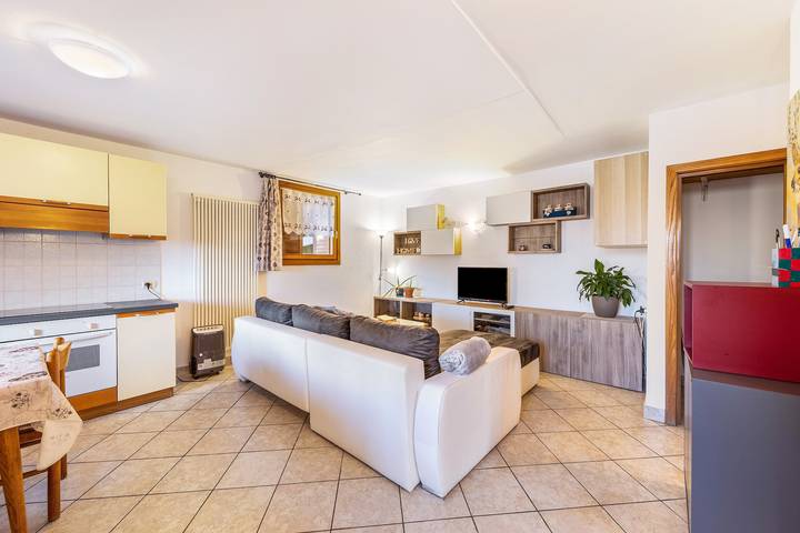 Entire apartment, Apartment 'Tesero Margherita' with Mountain View, Shared Garden and Wi-Fi in Tesero, Fleimstaler Alpen