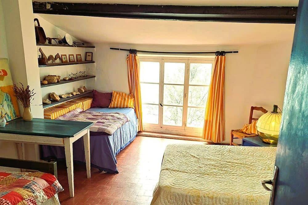 \"les Terrasses\" : Maison Dans le Village, 4 Terrasses in Sainte-Croix-du-Verdon, Regionaler Naturpark Verdon