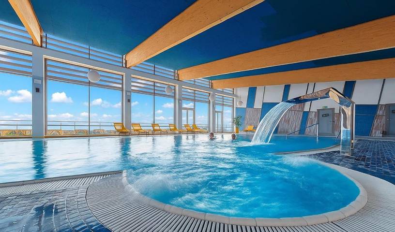 Hotel dla 3 osób, z Jacuzzi i Taras oraz Ogród i Basen dla dzieci w Busko-Zdrój