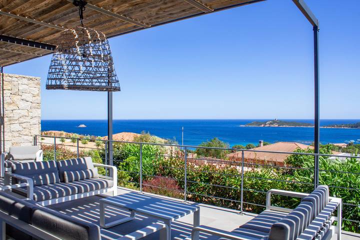 Location de vacances pour 12 personnes, avec terrasse et piscine dans Pinarellu - 4