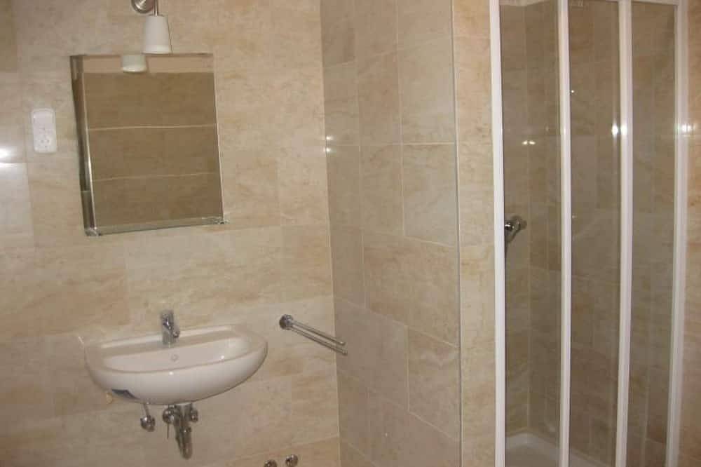 Ganze Wohnung, Geräumige Ferienwohnung Hannabella mit Garten in Zamardi, Siófok und Umgebung