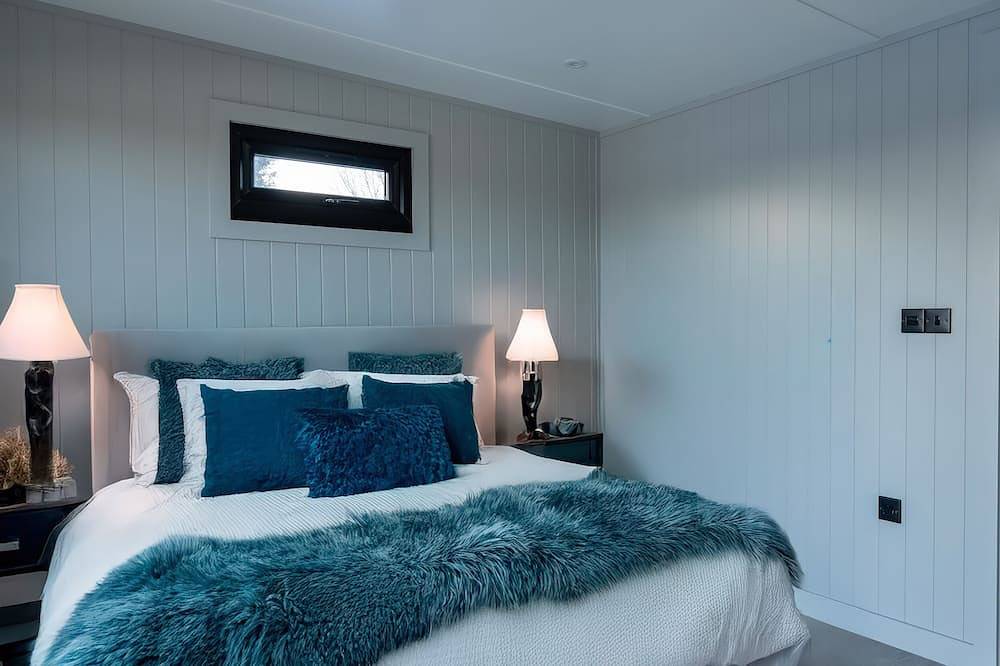 Dove Lodge, pet friendly, with hot tub in Yarm in Yarm, Stockton-on-Tees