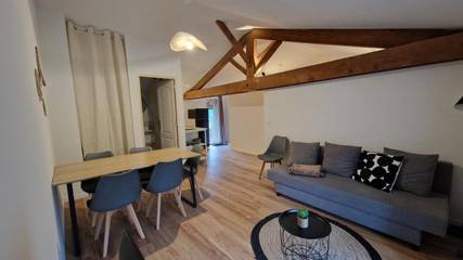 Gîte pour 2 personnes, avec terrasse à Lagnieu