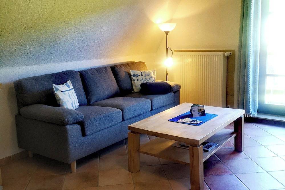 Apartamento entero, Living under \"thatch\" Family-friendly, dogs allowed, garden+large open space in Lancken-Granitz, Rügen