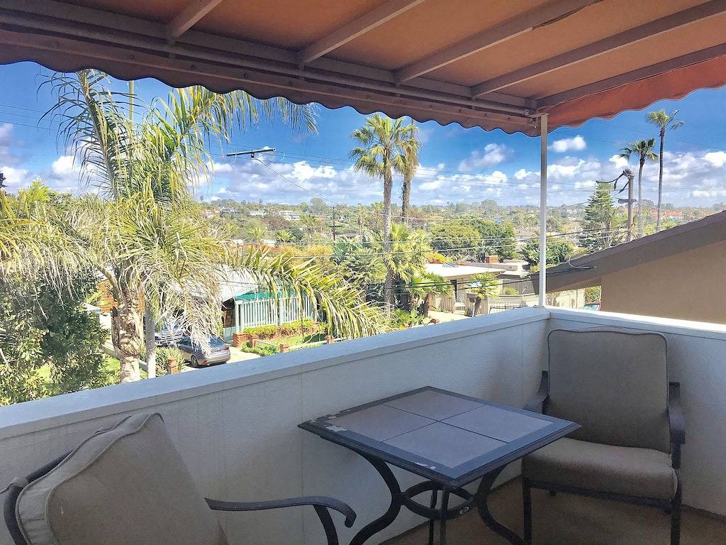 Ihr Oceanfront Beach Houz in Encinitas, San Diego County