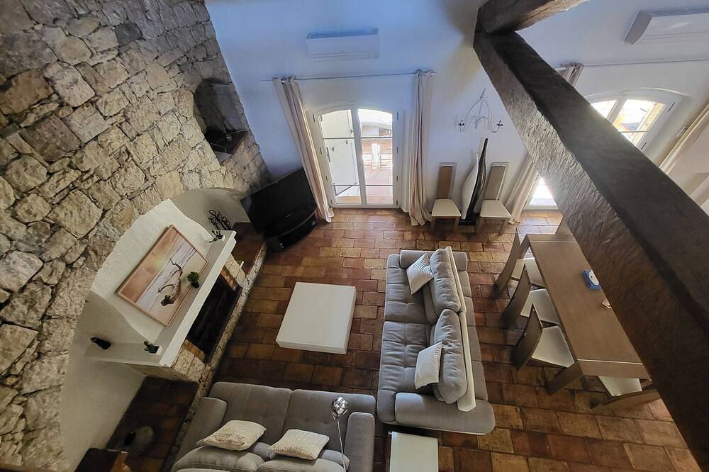 Villa with Garden and Pool-Wifi-Ac in Saint-Laurent-du-Var, Région de Cannes