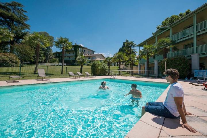 Hôtel pour 2 personnes, avec piscine ainsi que vue et jardin, animaux acceptés