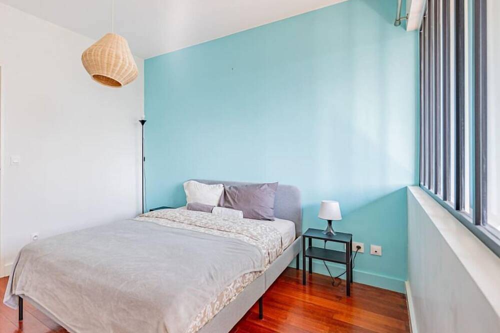 Entire apartment, Beautiful flat 2 rooms near Paris/La Défense in Suresnes, Hauts-de-Seine