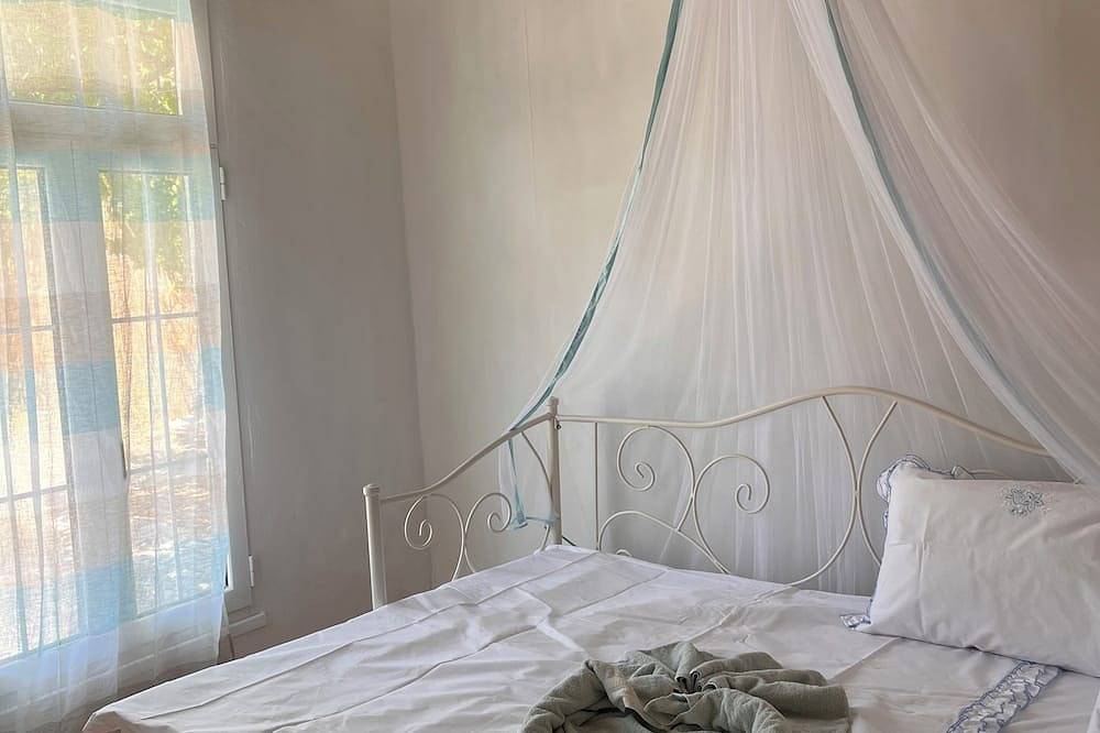 Oasis Retreat with Private Hammam-style bath, Mini Golf Course in Samos