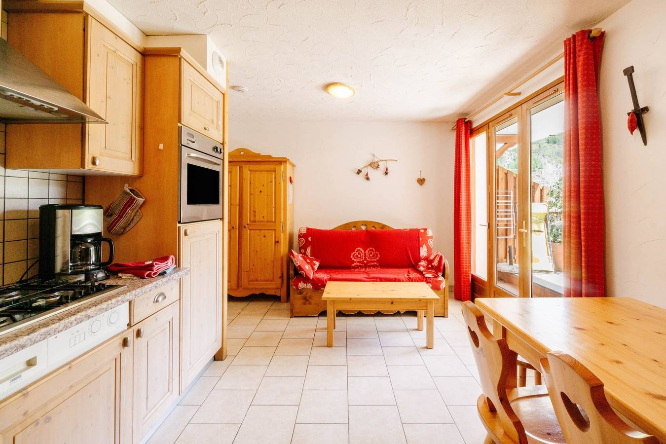 Ganze Wohnung, Ferienwohnung 'Gentiane' mit Bergblick, Gemeinschaftsterrasse und Wlan in Valloire, Region Saint-Jean-de-Maurienne