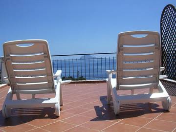 Gîte pour 2 personnes, avec terrasse et vue à Santa Marina Salina