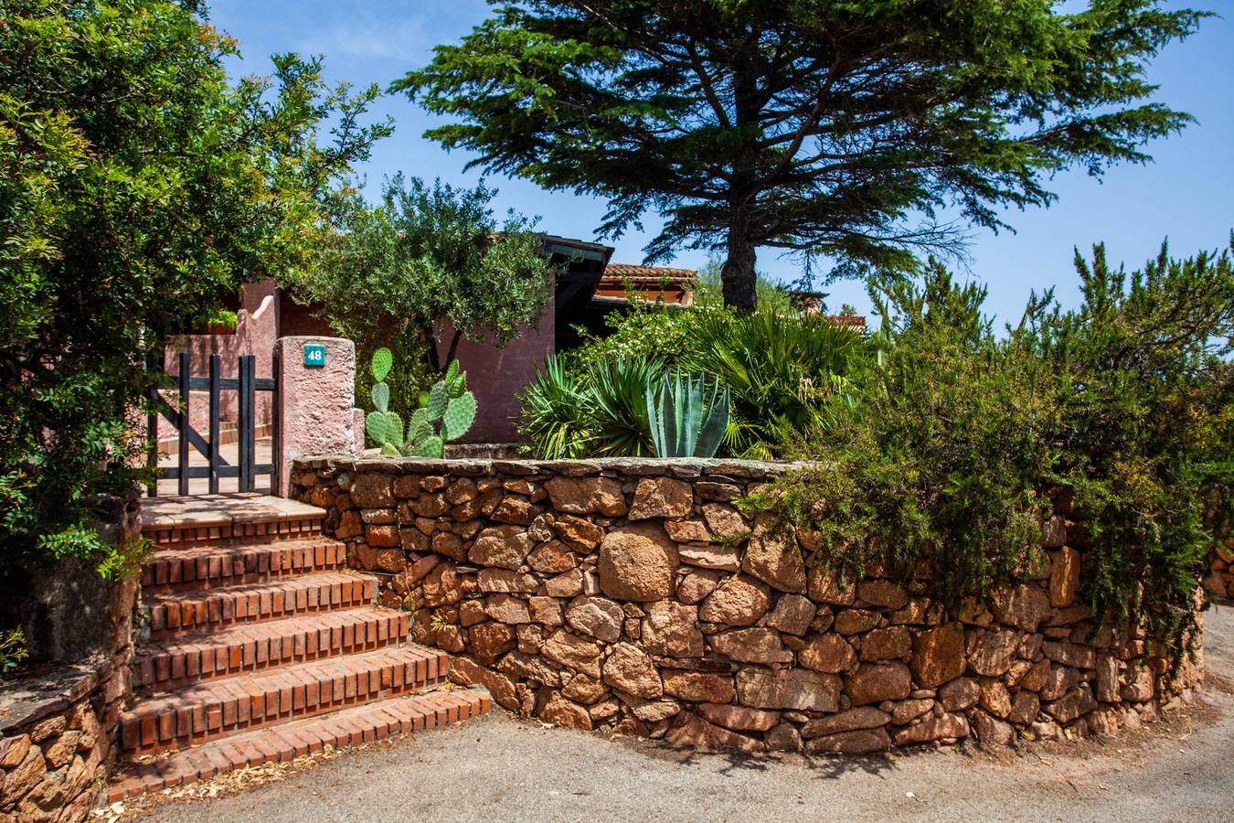 Villa Kalè  - eclettica dimora a Costa Corallina in Costa Corallina, Olbia