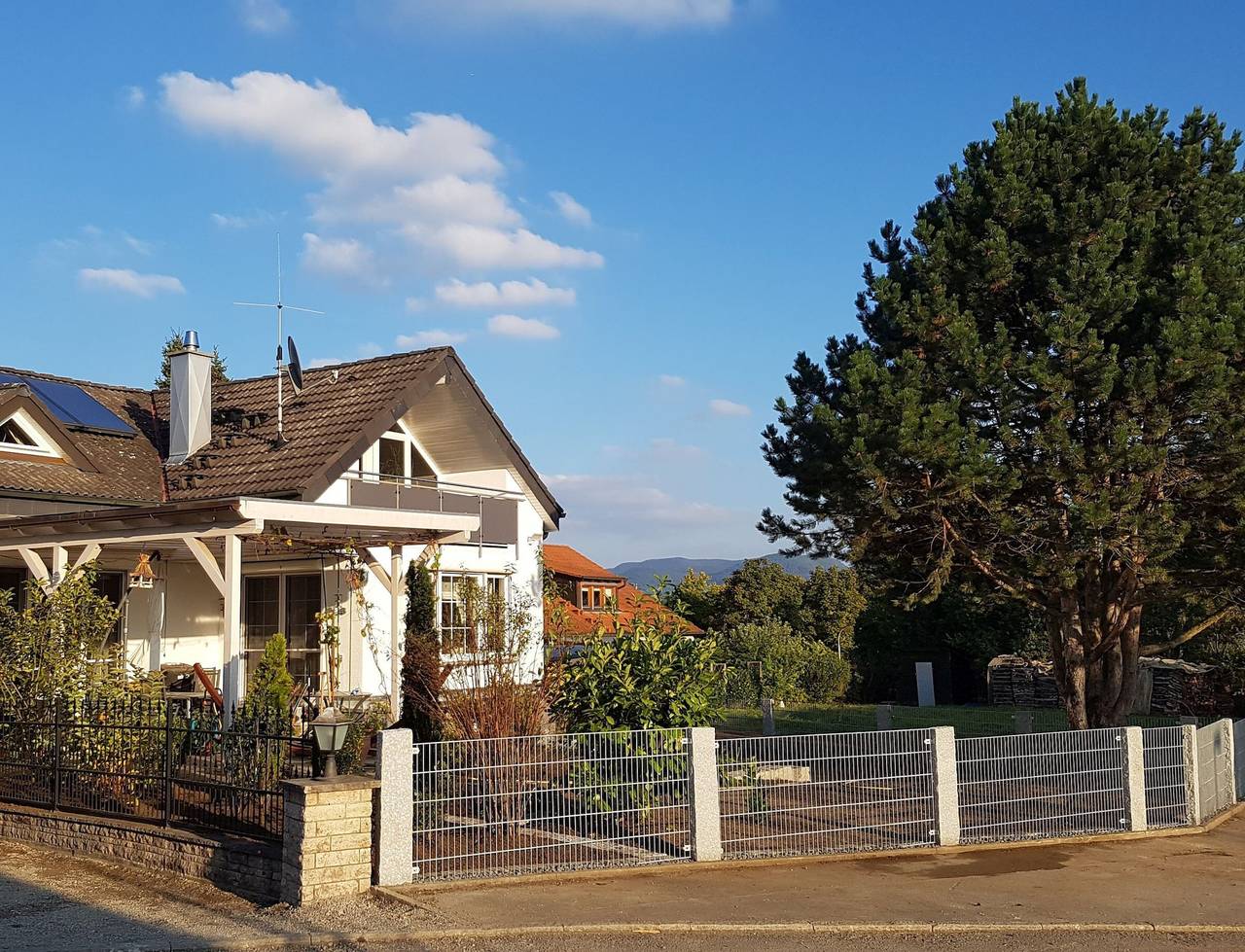 Ganze Wohnung, Ferienwohnung 'Lindengarten' mit Privatterrasse, Balkon und Wi-Fi in Ofterdingen, Neckar-Alb
