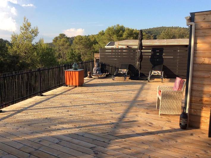 Gîte pour 4 personnes, avec terrasse ainsi que piscine et vue à Rocbaron - 2