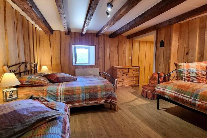 Gîte pour 6 personnes, avec Terrasse et Jardin dans Chalmazel-Jeansagnière - 2