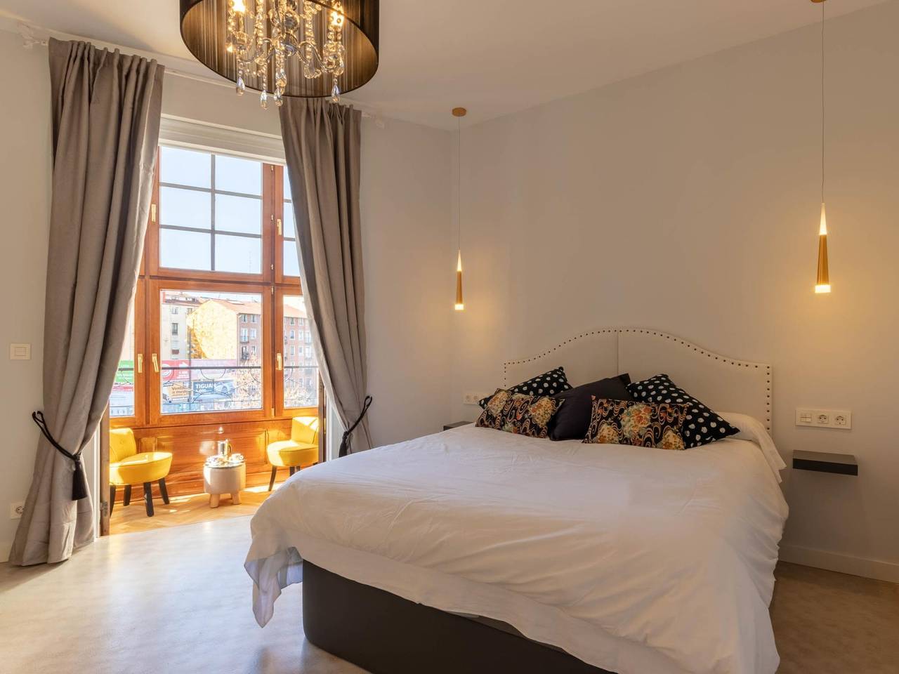 Geheel vakantieappartement, Cozy modern design in the old town in Ibaiondo, Bilbao