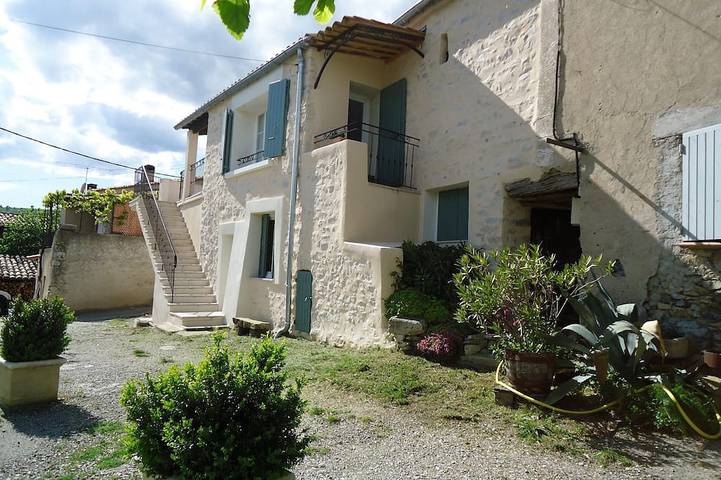 Gîte pour 5 personnes, avec terrasse et jardin à Châteauneuf-Val-Saint-Donat