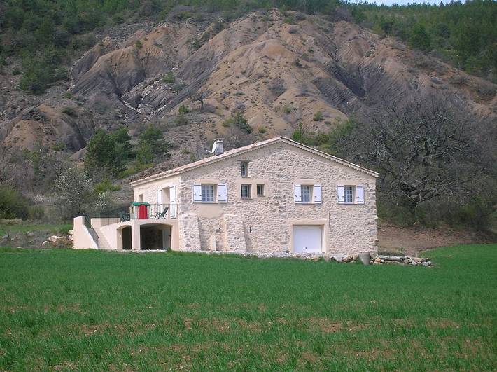 Gîte pour 6 personnes, avec jardin à Saléon