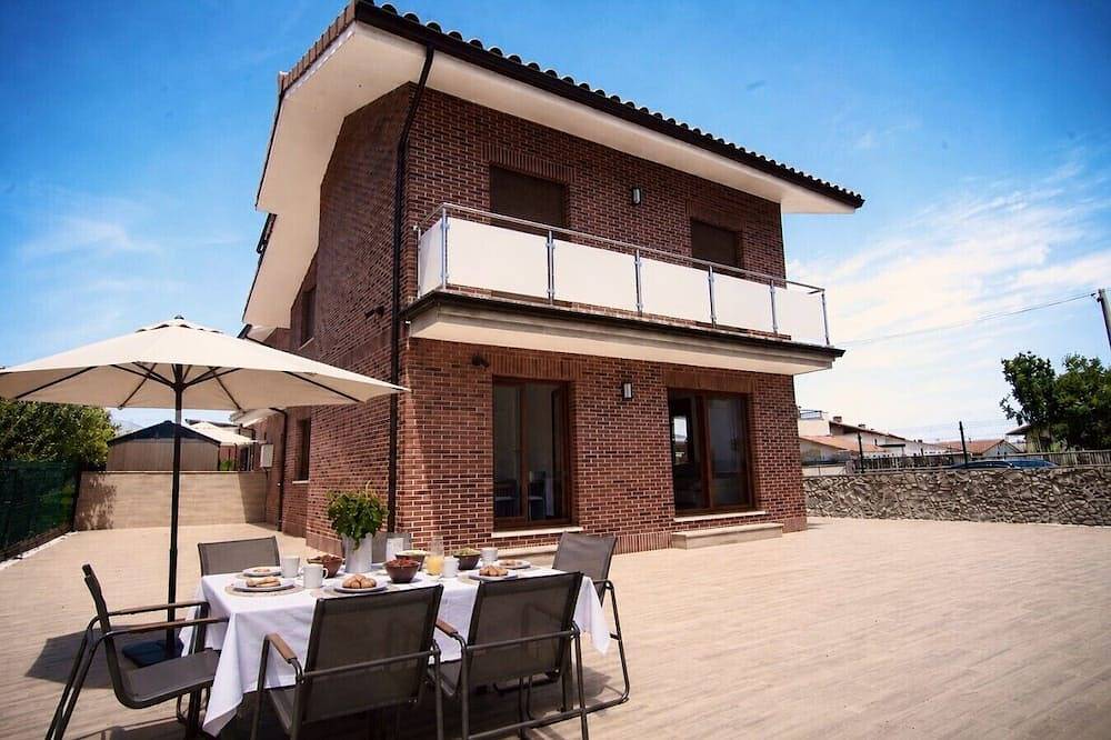 La Villa de Miera in Ajo, Bareyo