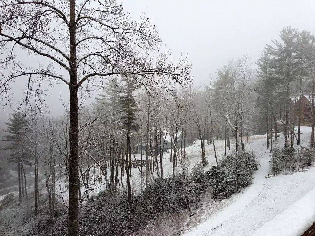 Ganze Wohnung, Condo Sitting Right On Top Of A Waterfall And Mountain View! in Lake Toxaway