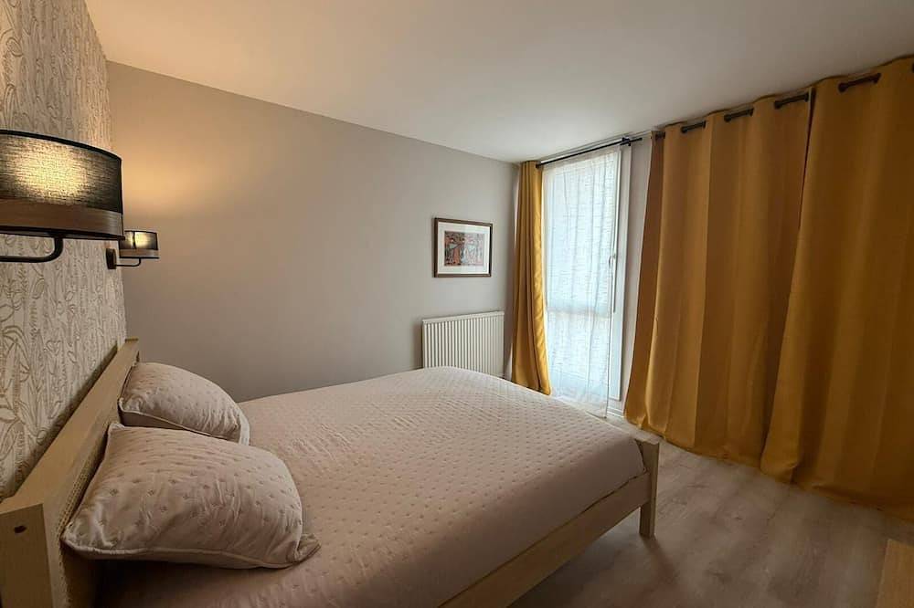 Ganze Wohnung, Modern, fully-equipped 6-person duplex with terrace in Évreux, Évreux und Umgebung