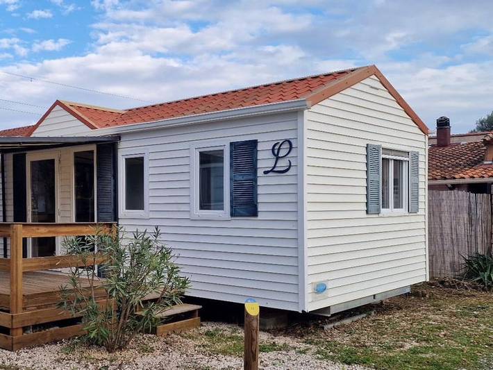 Flower Camping Orly d'Azur - Mobilheim 6 personen - Mobilheim Grassois Standard Clim 33m² - 3 Schlafzimmer - halbüberdachte Terrasse - Klimaanlage in Six-Fours les Plages, Mittelmeerküste (Frankreich)
