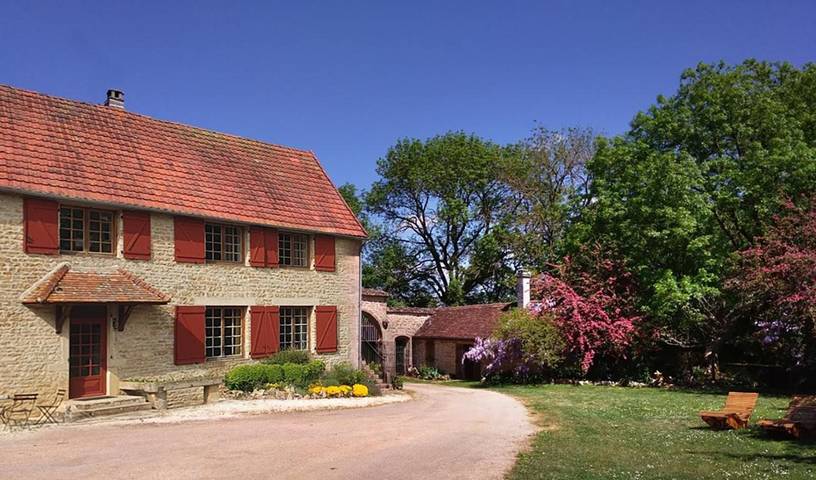 Cottage pour 4 personnes, avec vue ainsi que jardin et sauna dans Éguilly