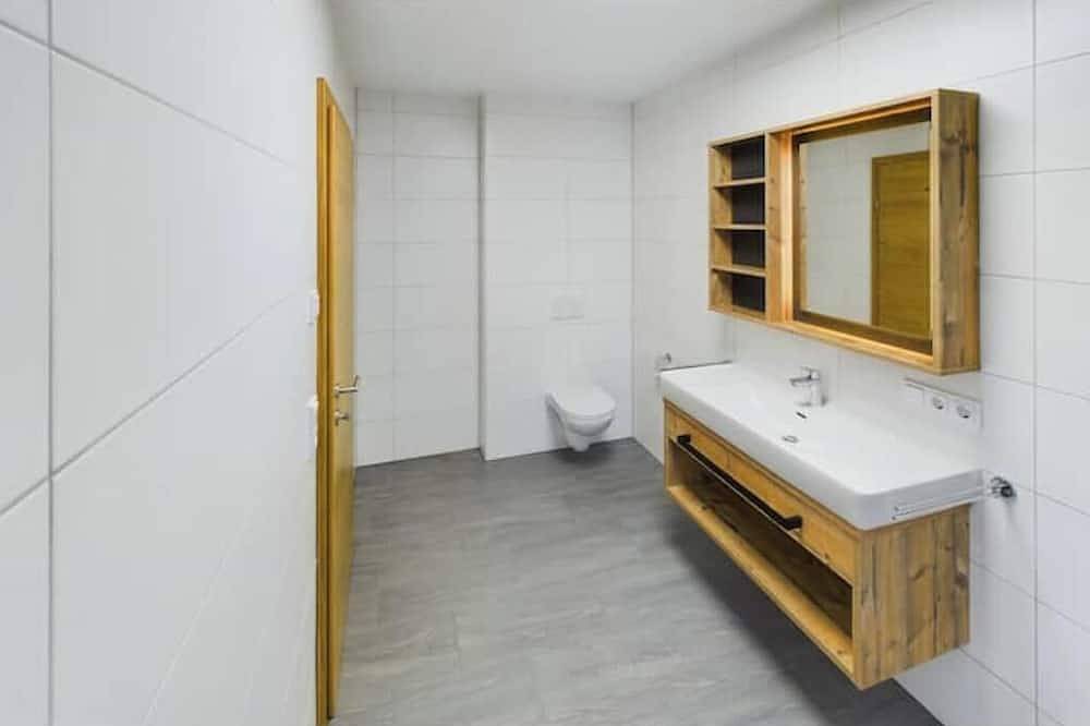 Ganze Wohnung, Bergfeuer Suite Lechtal – Modern, stylisch & mit traumhaftem Bergblick in Lechtaler Alpen, Bach