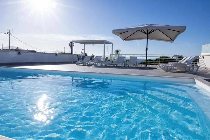 Casa vacanza per 12 persone, con giardino e panorama nonché piscina - 1