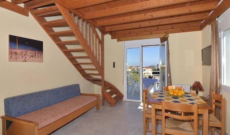 Location de vacances pour 2 personnes, avec jardin ainsi que piscine et balcon dans Georgioupoli - 3