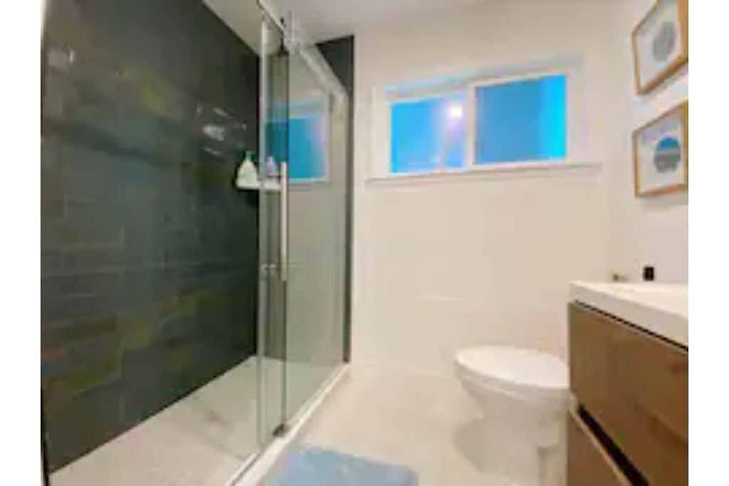 Ganze Wohnung, Bay Area Getaway -The Best in Downtown Mill Valley - Tesla Charger ,Yard Firepit in Mill Valley, California North Coast