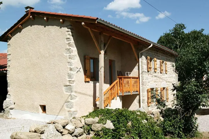 Ferme en Auvergne, terrasse, animaux admis in Saint-Julien-la-Vêtre, Montbrison