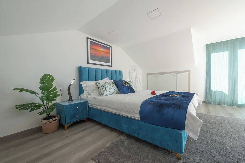 Apartment with terrace in Estoril seaside villa in Cascais e Estoril, Costa de Lisboa