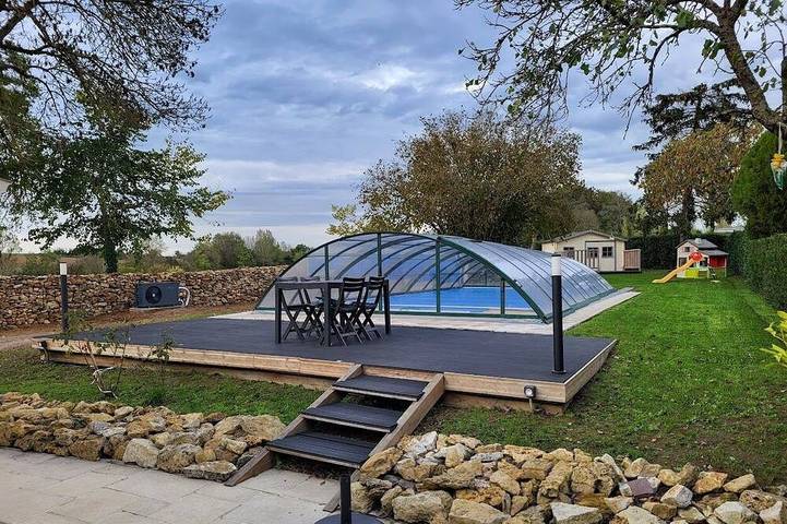 Location de vacances pour 8 personnes, avec jardin et terrasse, animaux acceptés à La Chapelle-Thémer