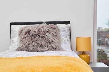 Vacation Rental for 8 Guests in Manchester, Greater Manchester, Picture 3