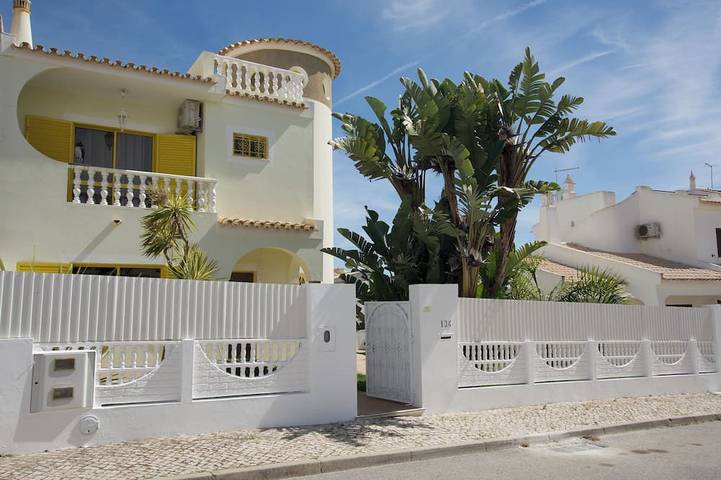 Ferienhaus für 10 Personen, mit Pool und Garten sowie Balkon - 1